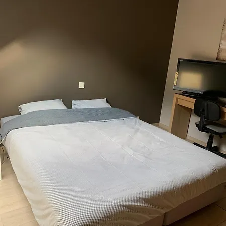 Apartment Fully Furnished House, Wifi, Garage