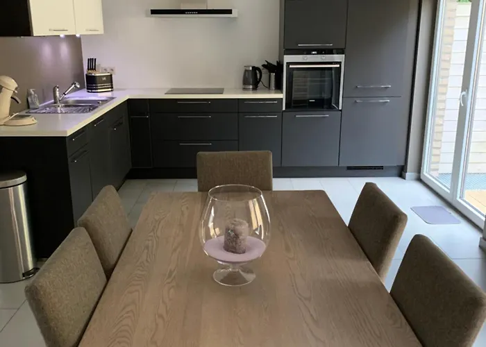 Fully Furnished House, Wifi, Garage Appartement *